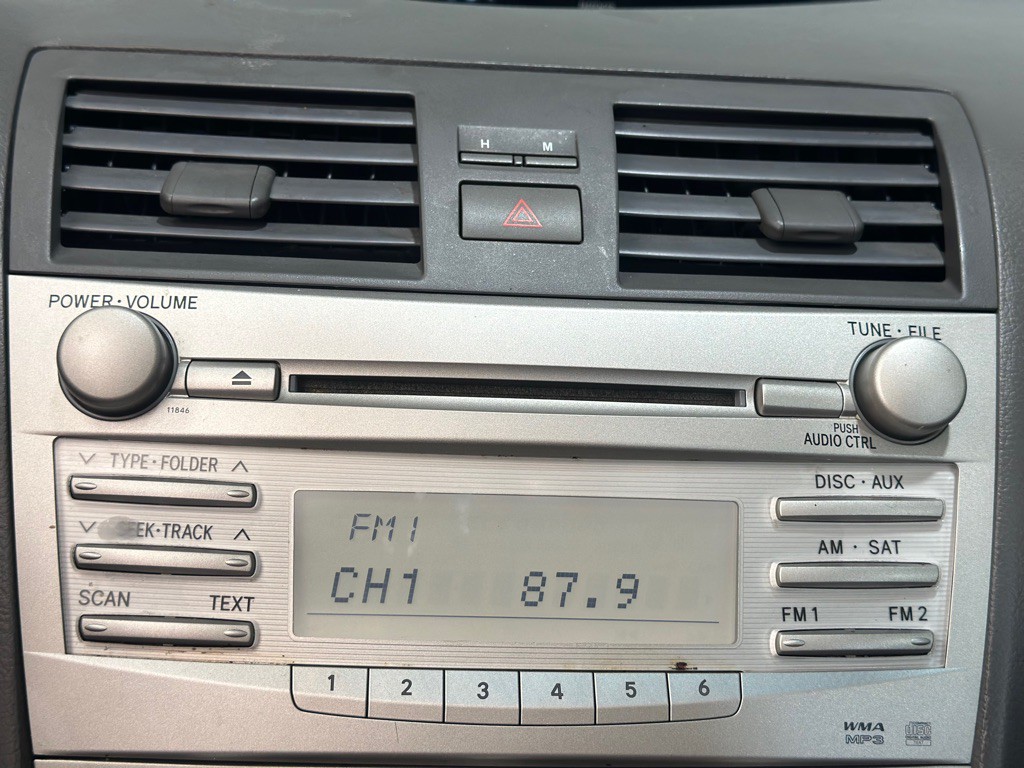 2011 Toyota Camry Image 16