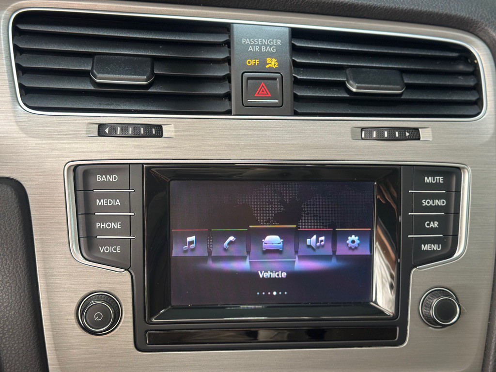 2015 Volkswagen Golf Image 16