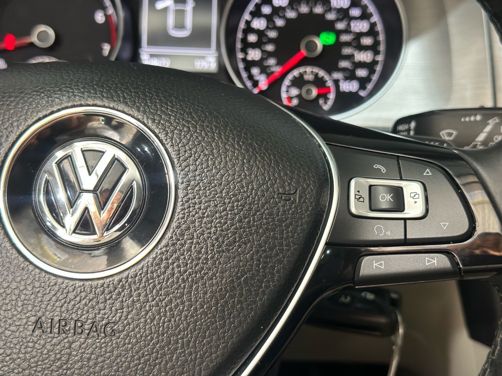2015 Volkswagen Golf Image 21