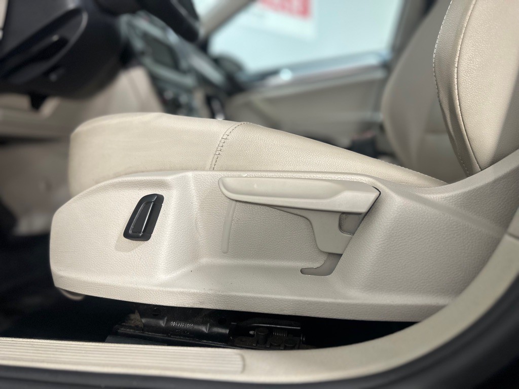 2015 Volkswagen Golf Image 22