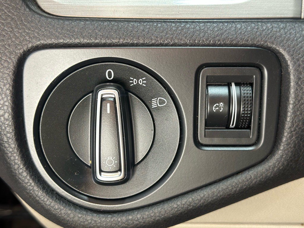 2015 Volkswagen Golf Image 26