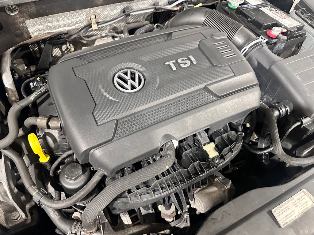2015 Volkswagen Golf Image 28
