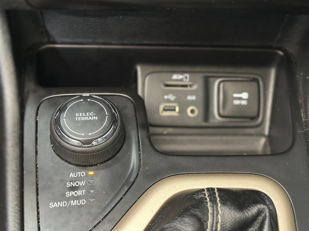 2015 Jeep Cherokee Image 20