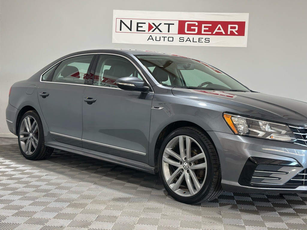2017 Volkswagen Passat Image 2