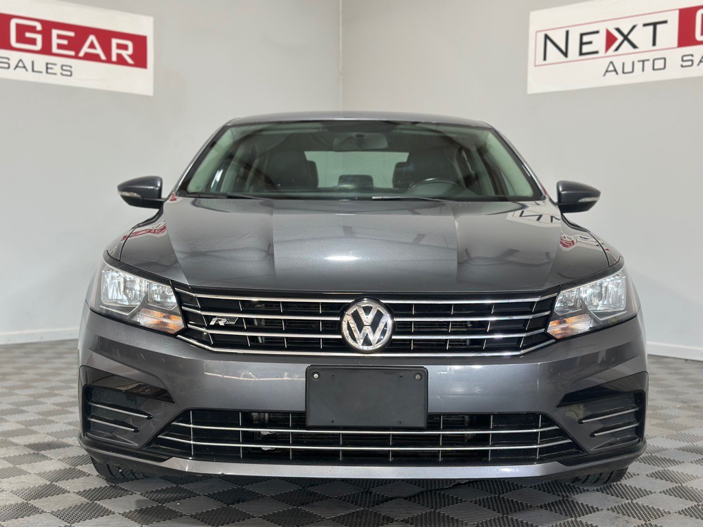 2017 Volkswagen Passat Image 4
