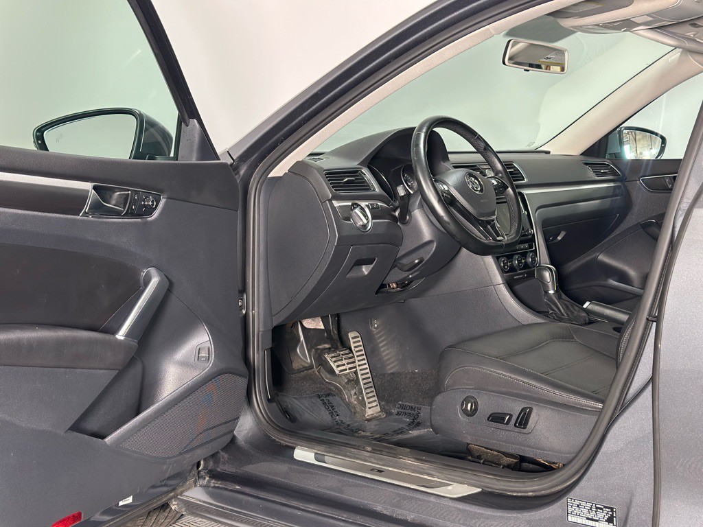 2017 Volkswagen Passat Image 9