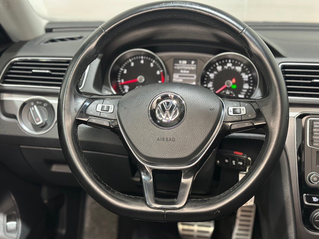 2017 Volkswagen Passat Image 13