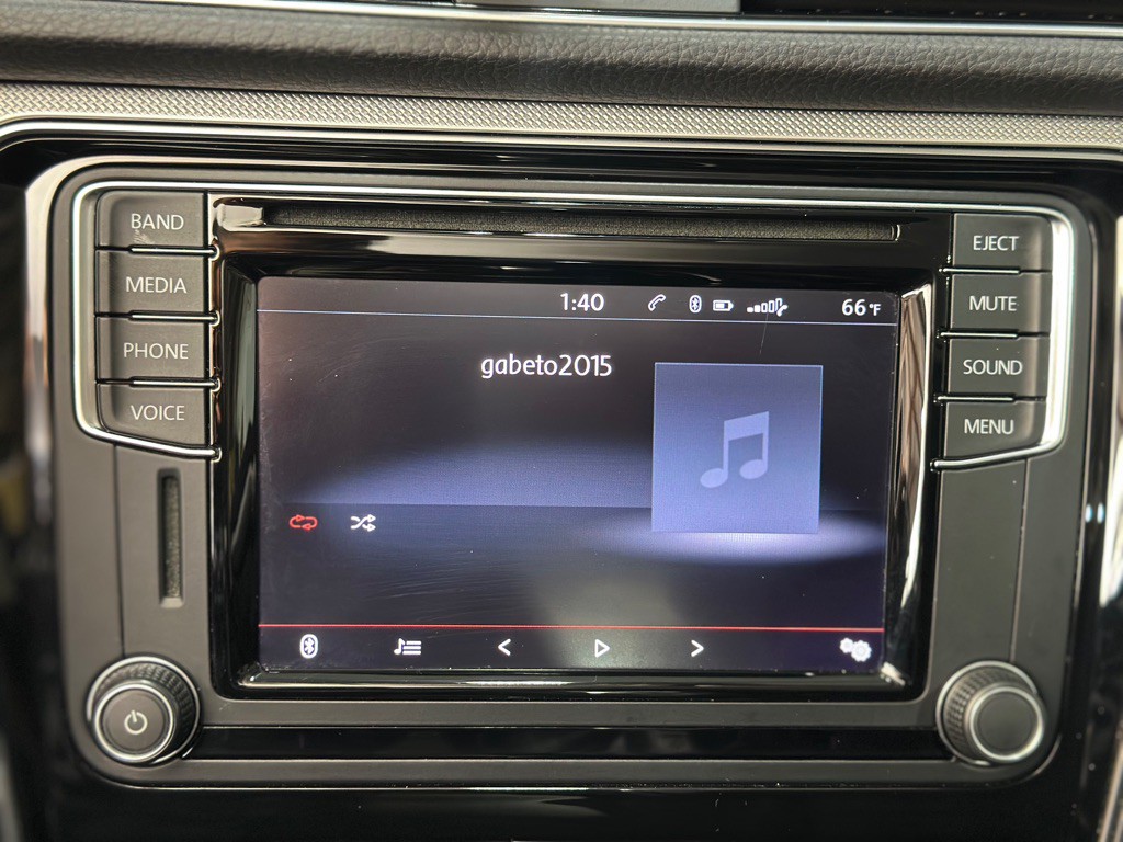 2017 Volkswagen Passat Image 16