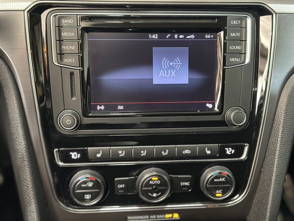 2017 Volkswagen Passat Image 17