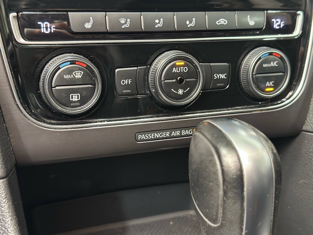 2017 Volkswagen Passat Image 19