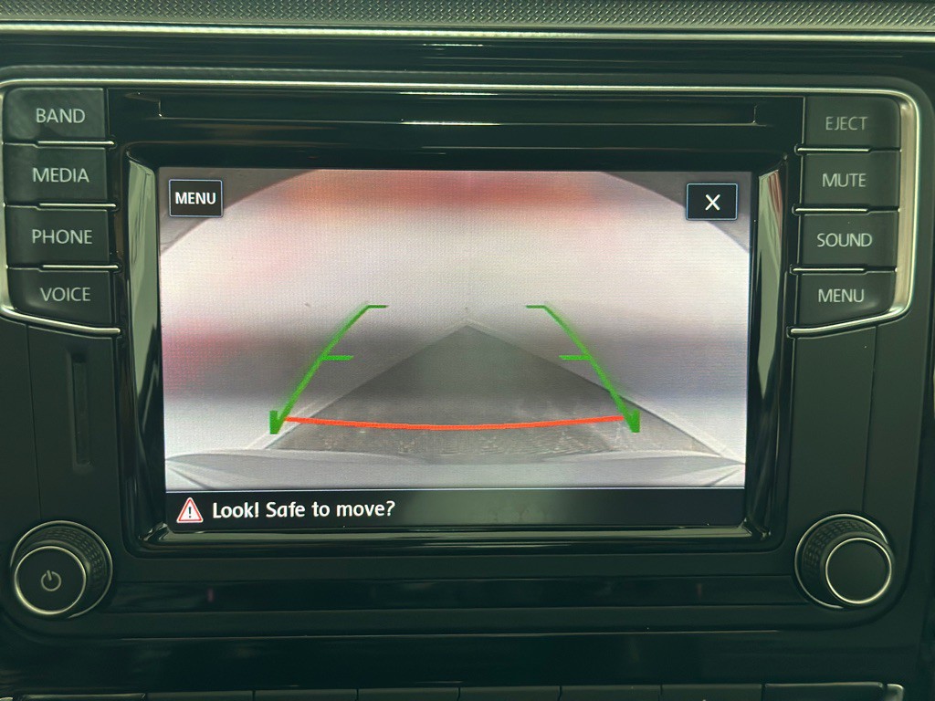 2017 Volkswagen Passat Image 21