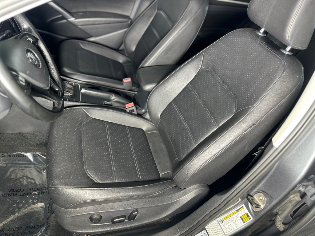 2017 Volkswagen Passat Image 24