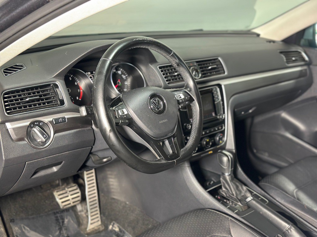 2017 Volkswagen Passat Image 26