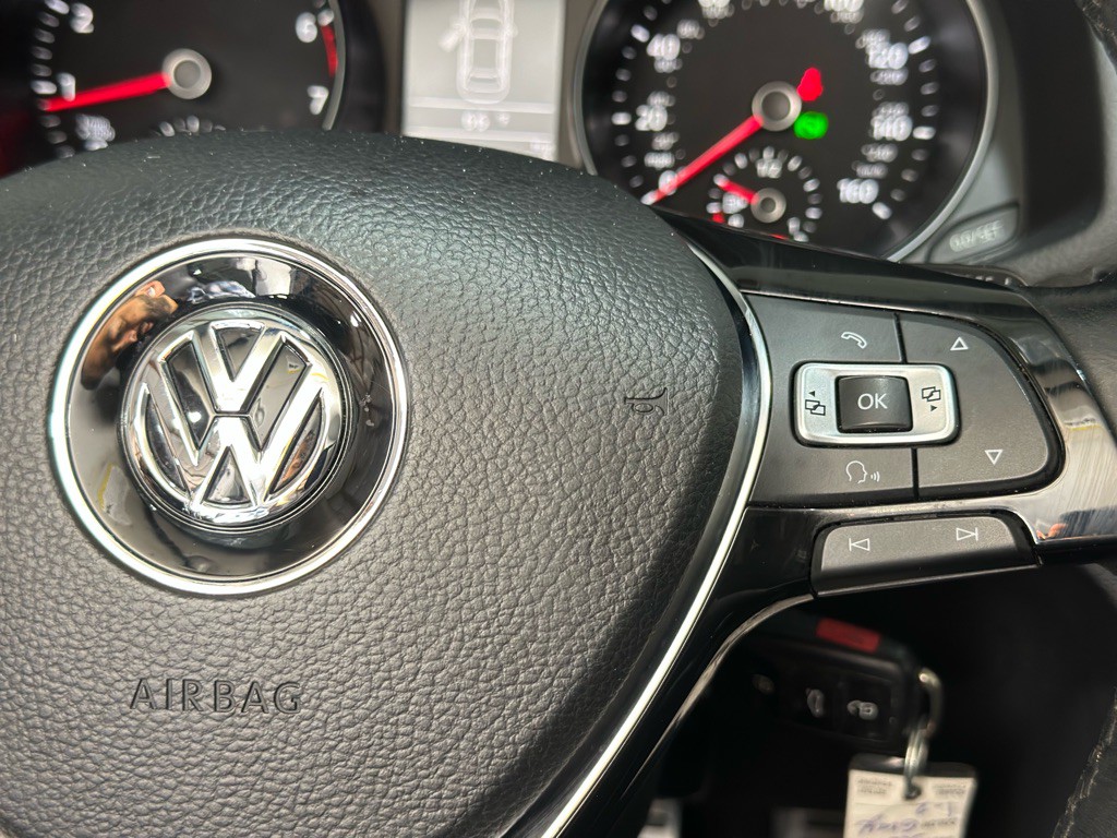 2017 Volkswagen Passat Image 28