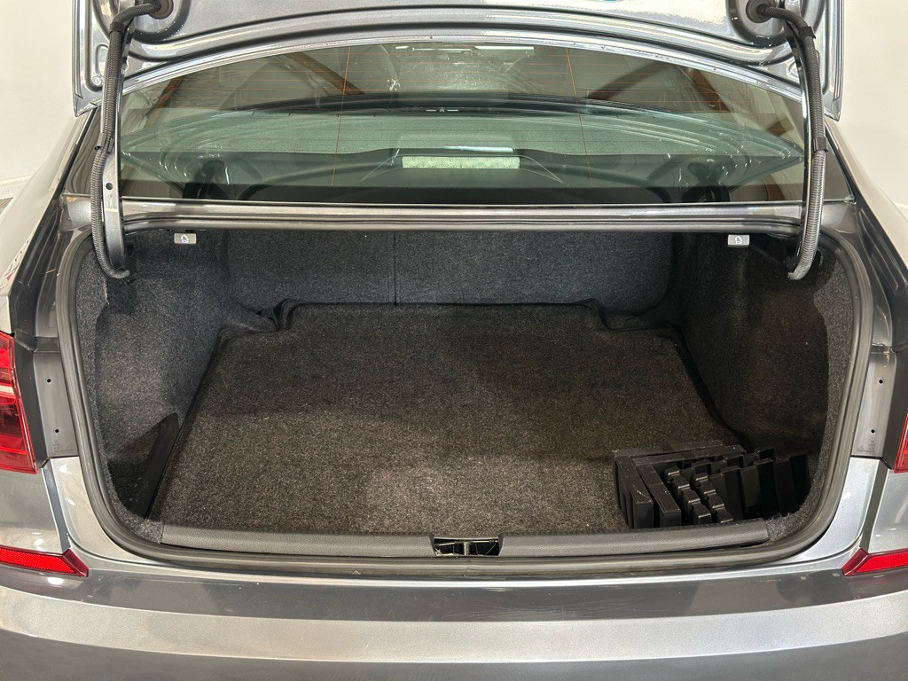 2017 Volkswagen Passat Image 31