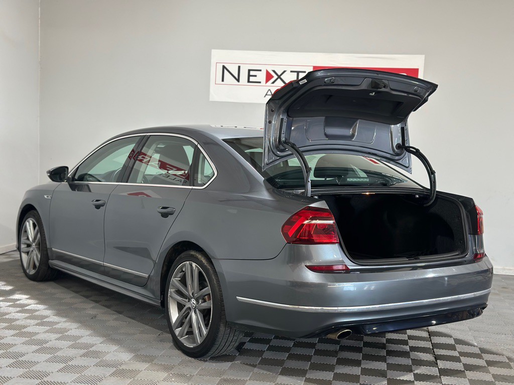 2017 Volkswagen Passat Image 32