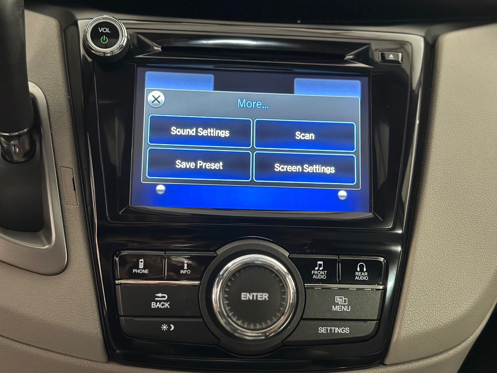 2015 Honda Odyssey Image 18