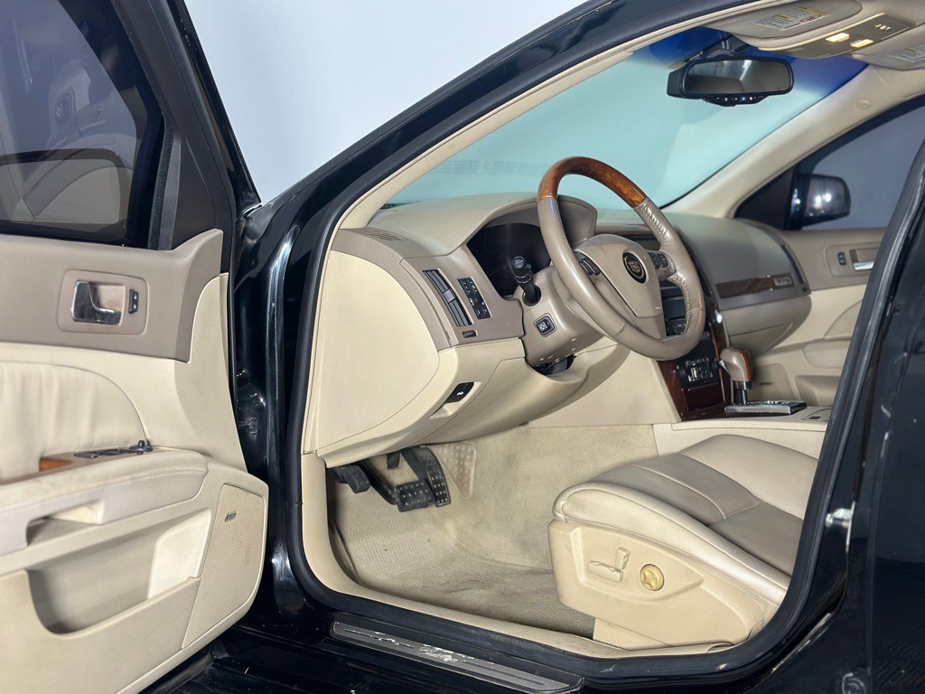 2005 Cadillac STS Image 10