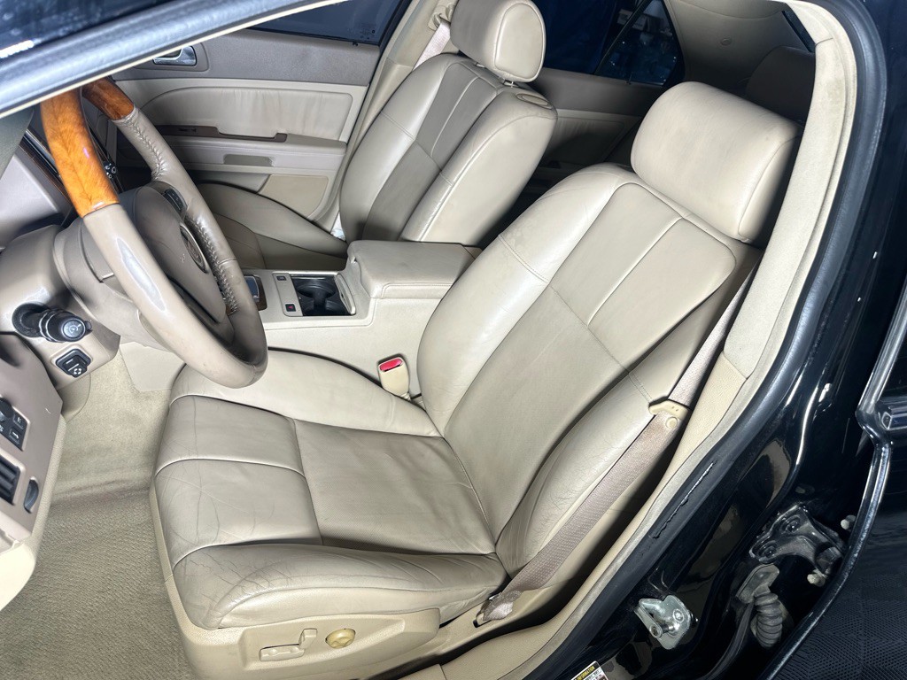 2005 Cadillac STS Image 25