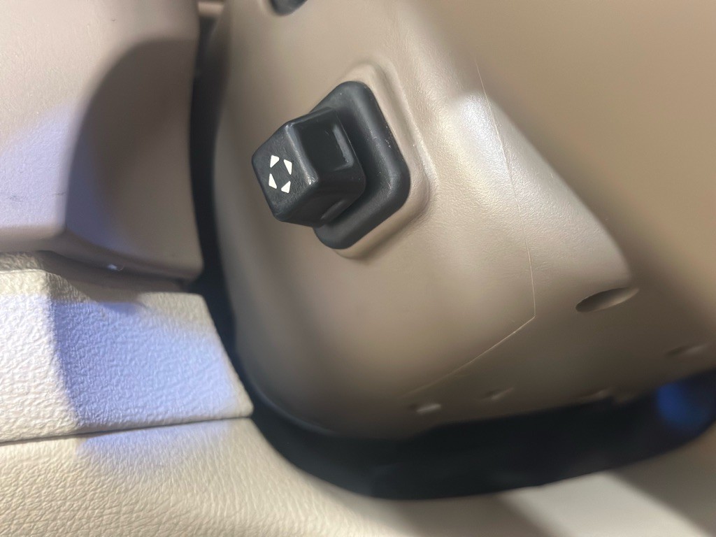 2005 Cadillac STS Image 30