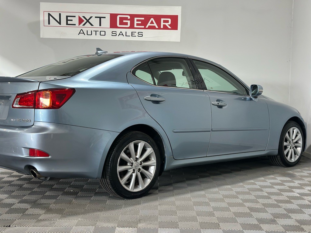2009 Lexus IS Image 11