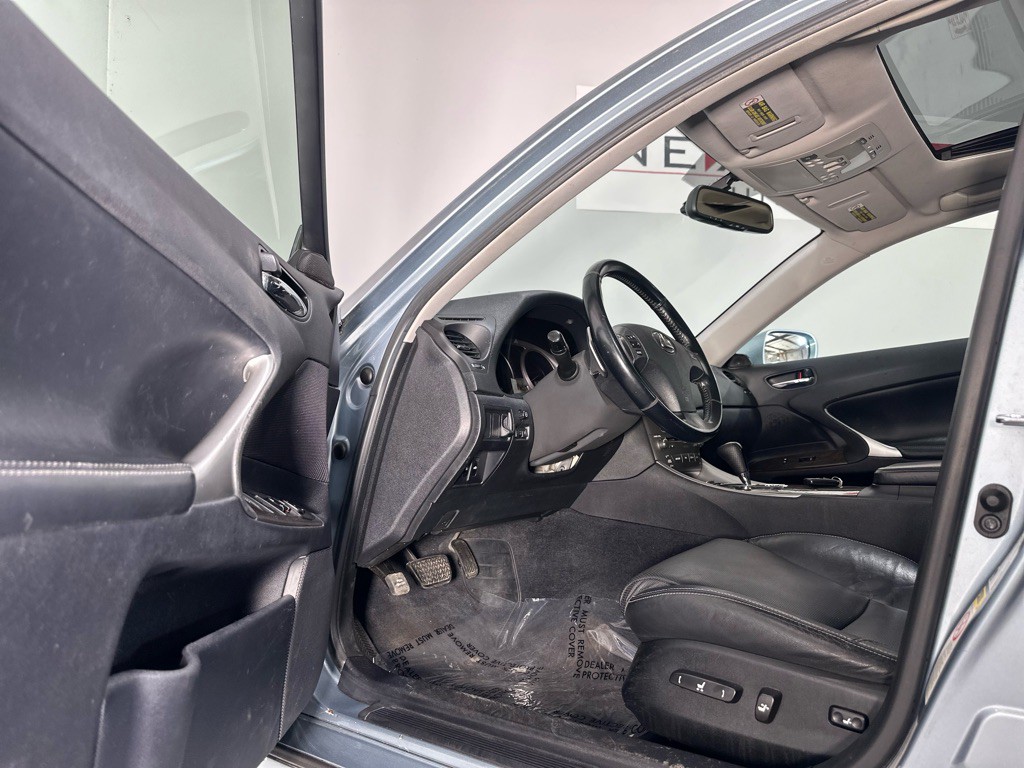 2009 Lexus IS Image 12