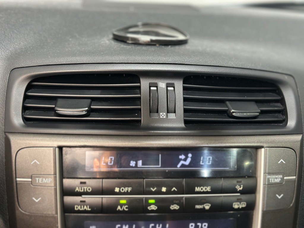 2009 Lexus IS Image 18