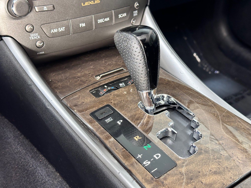 2009 Lexus IS Image 21