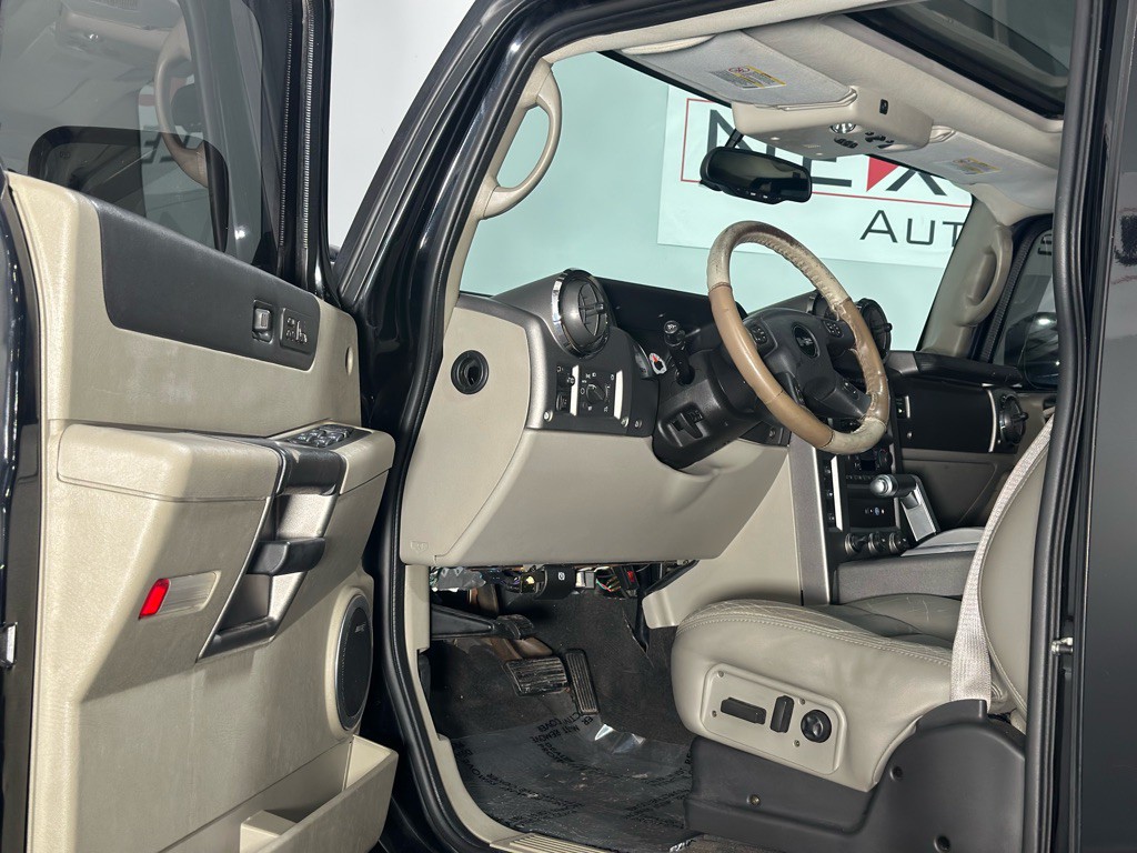 2004 HUMMER H2 Image 9