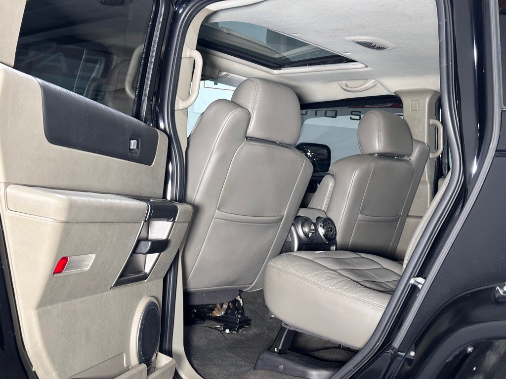 2004 HUMMER H2 Image 10