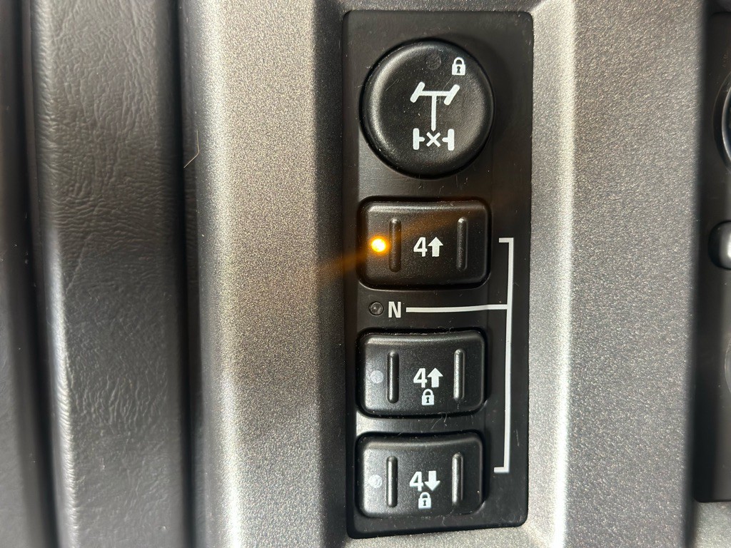 2004 HUMMER H2 Image 17