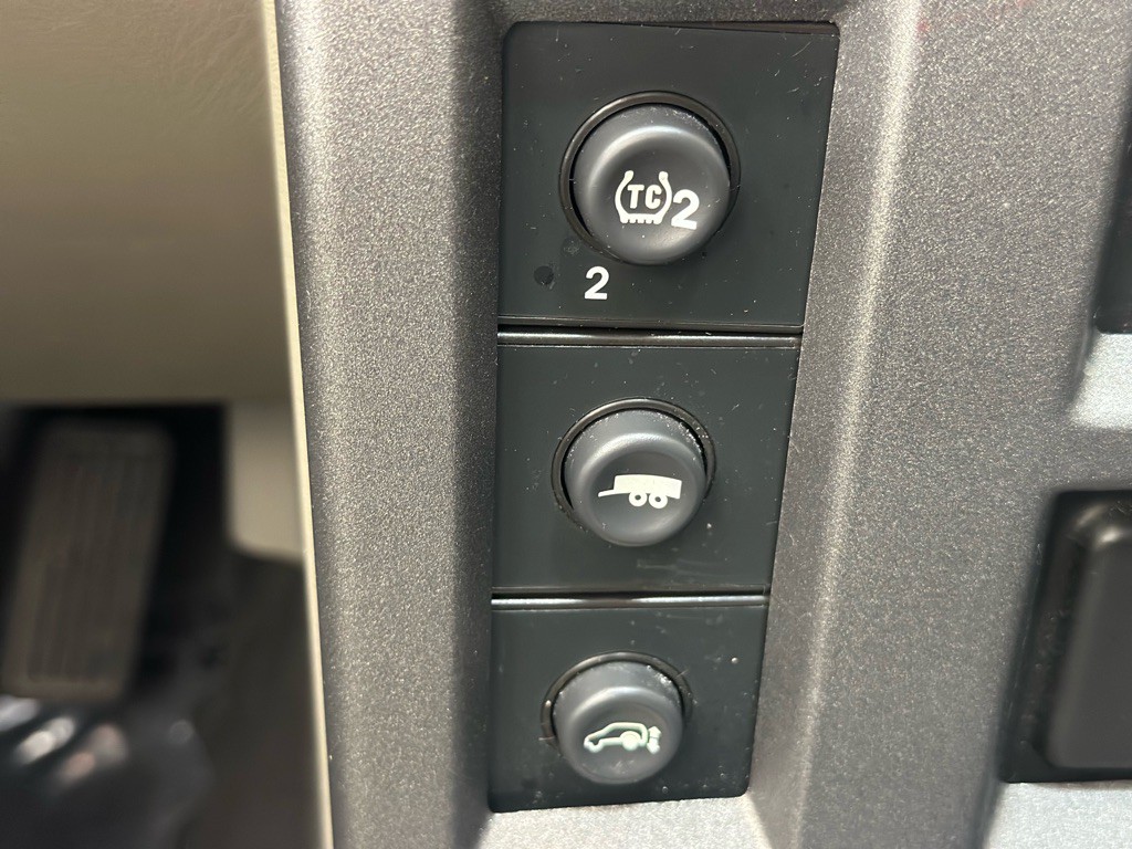 2004 HUMMER H2 Image 18