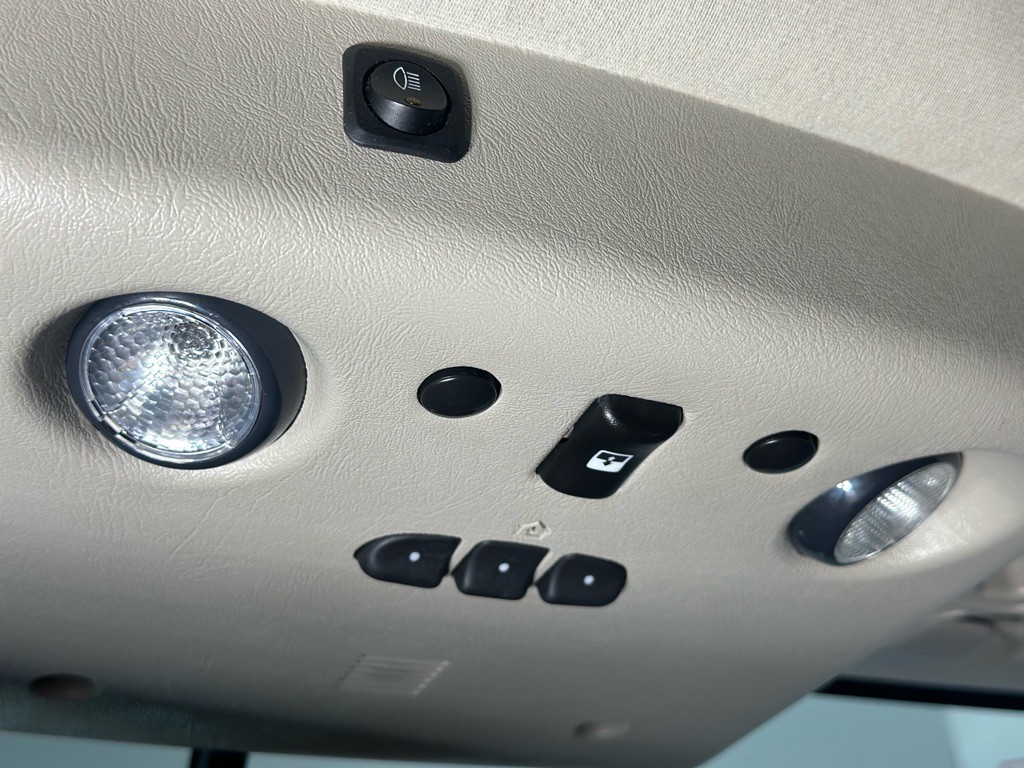 2004 HUMMER H2 Image 29