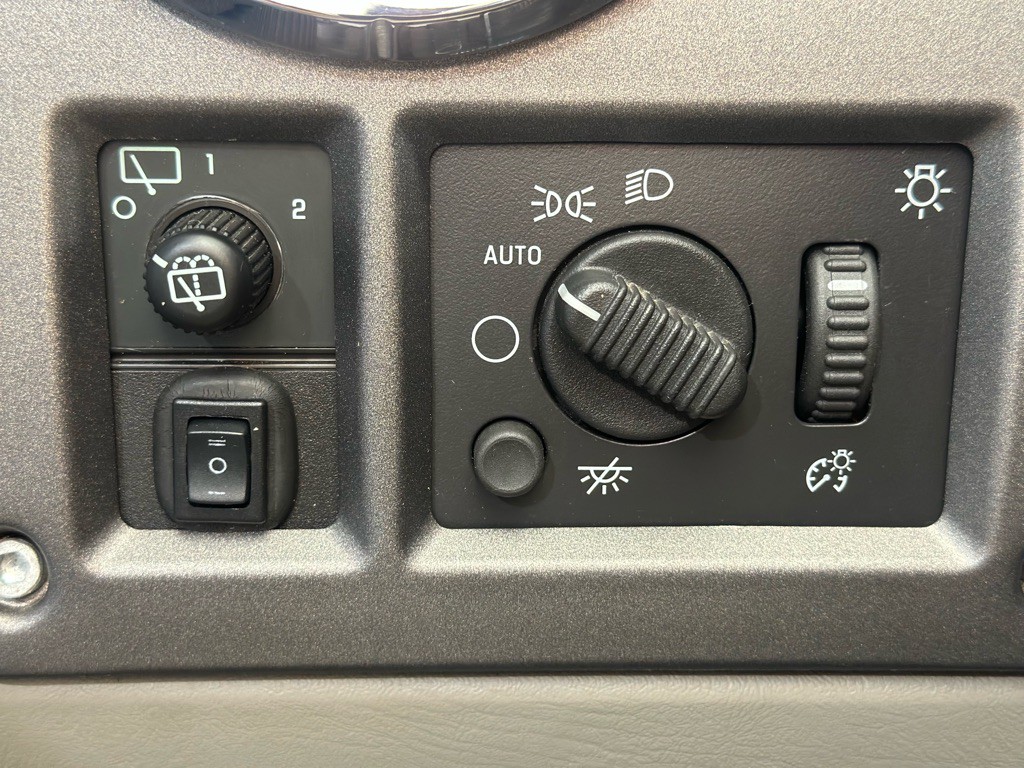 2004 HUMMER H2 Image 30