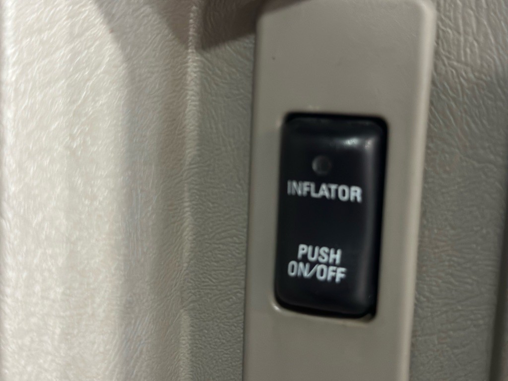 2004 HUMMER H2 Image 31
