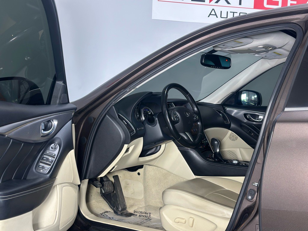 2015 INFINITI Q50 Image 10