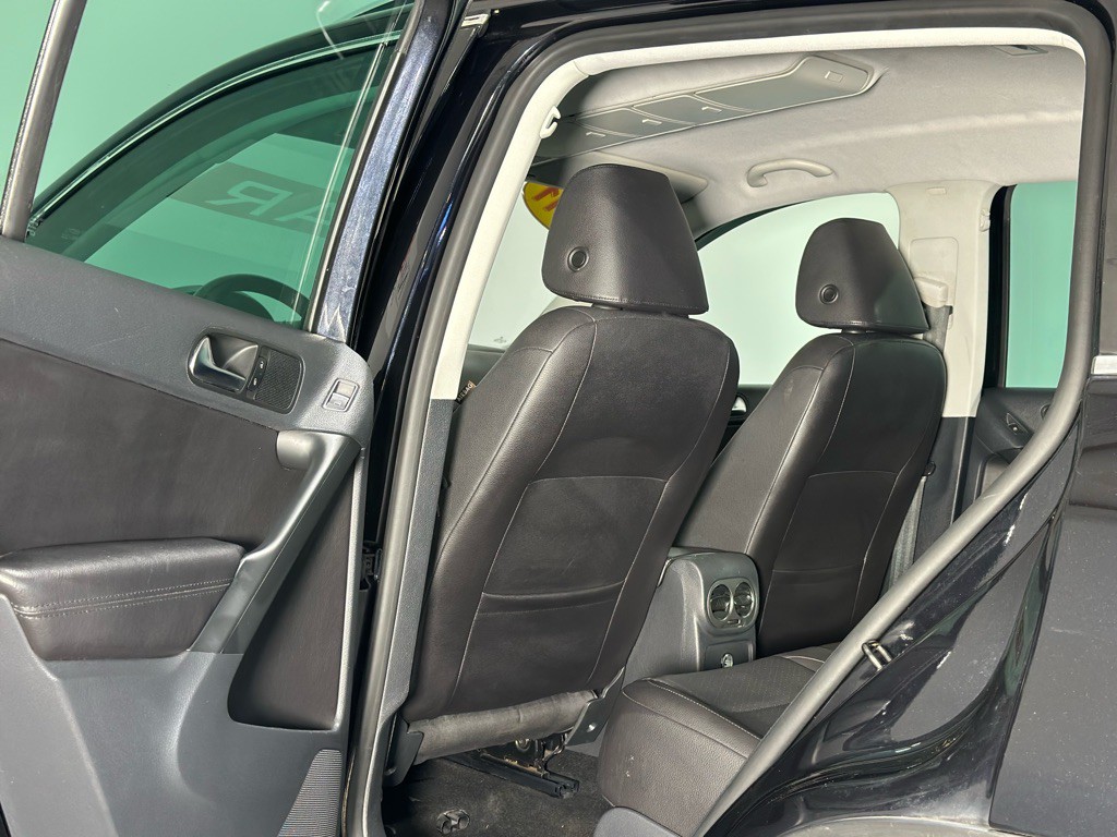 2011 Volkswagen Tiguan Image 12