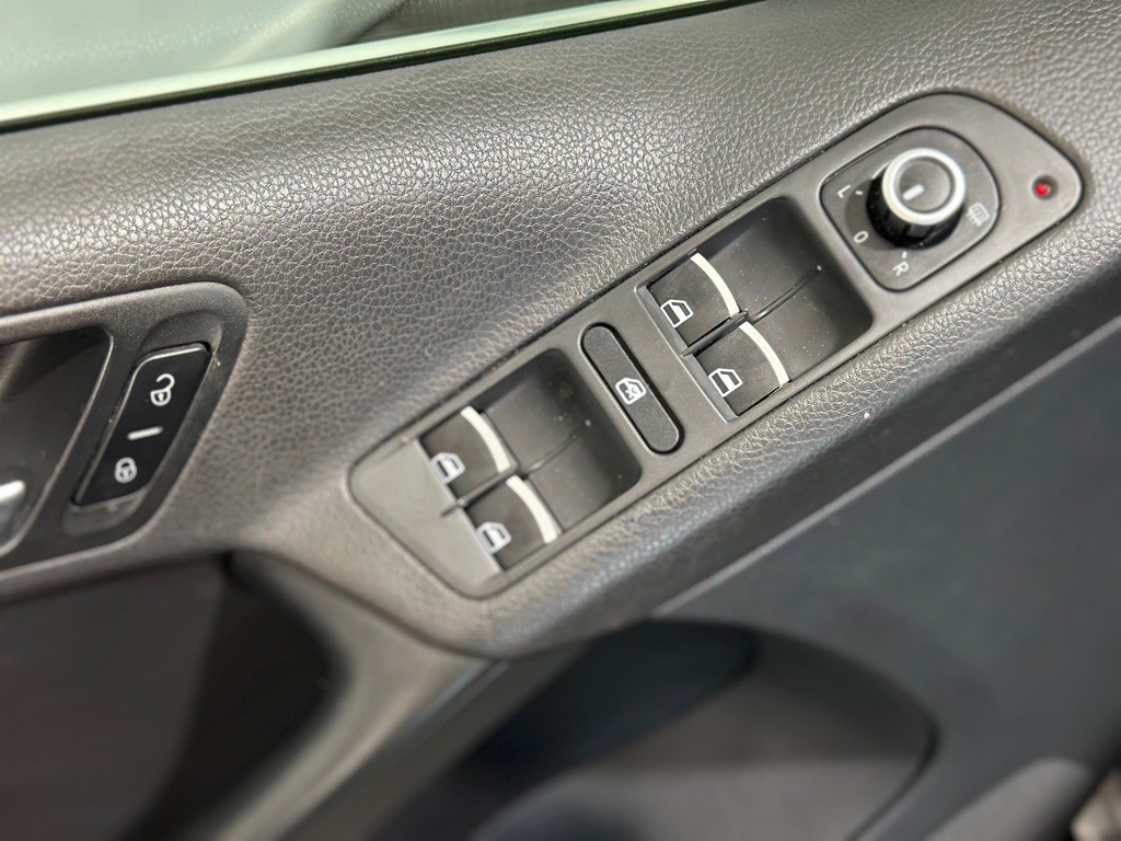 2011 Volkswagen Tiguan Image 29