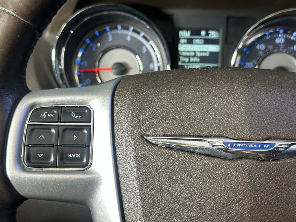 2015 Chrysler Town & Country Image 27