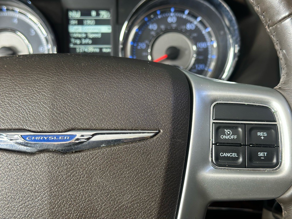 2015 Chrysler Town & Country Image 28