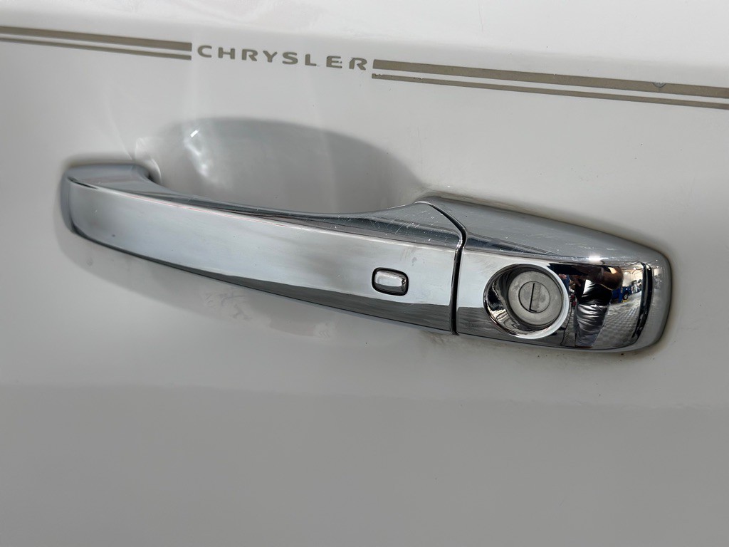 2015 Chrysler Town & Country Image 29