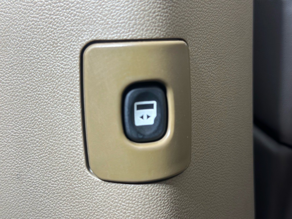 2015 Chrysler Town & Country Image 30