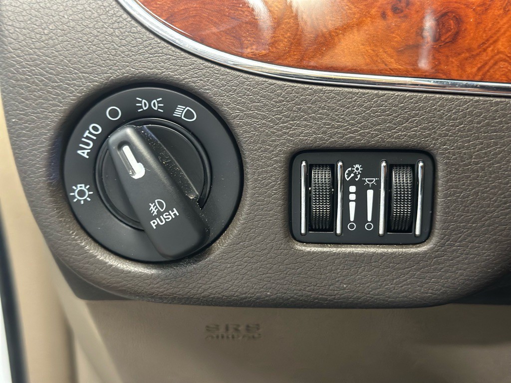 2015 Chrysler Town & Country Image 33