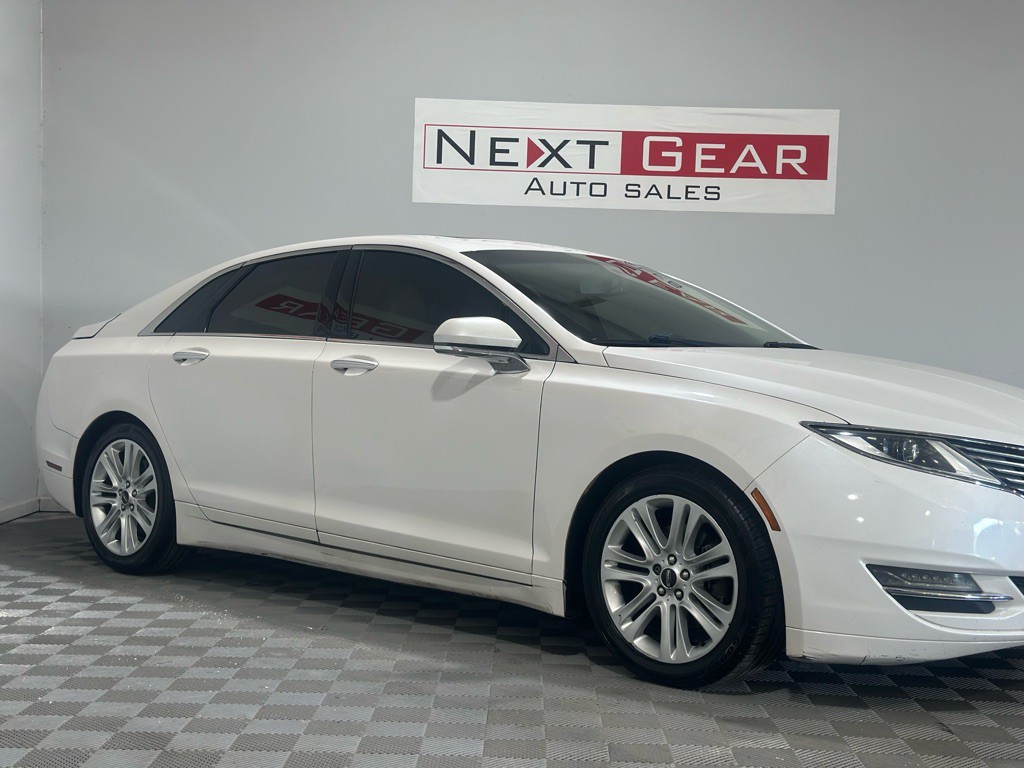2013 Lincoln MKZ Image 2