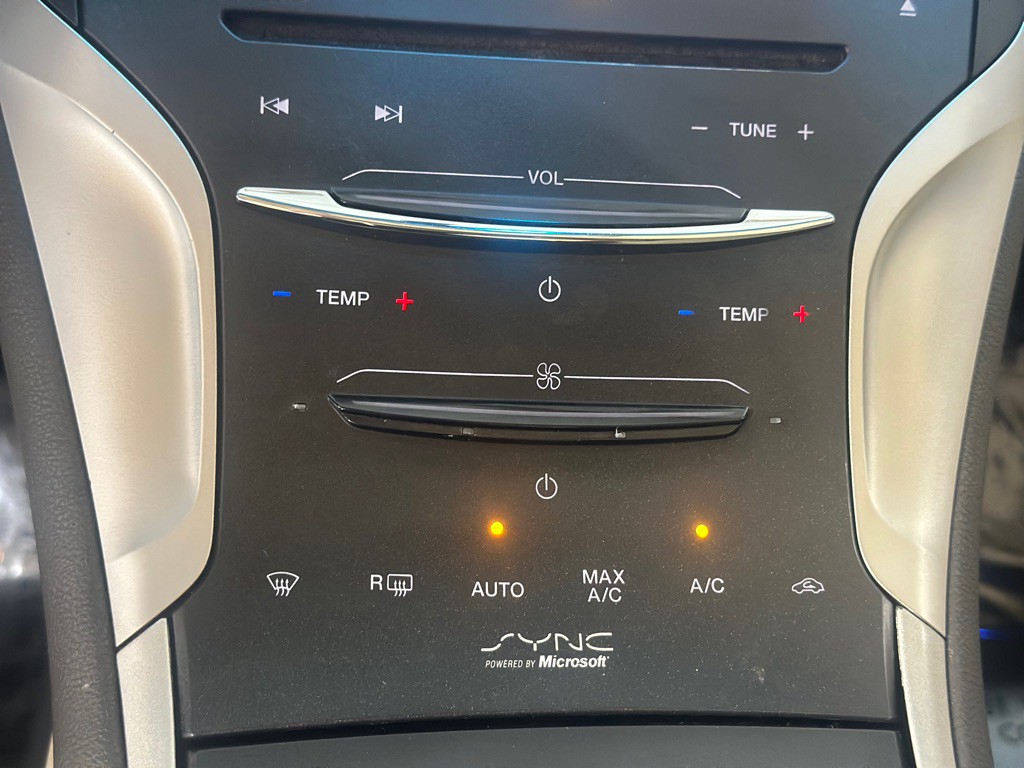 2013 Lincoln MKZ Image 22