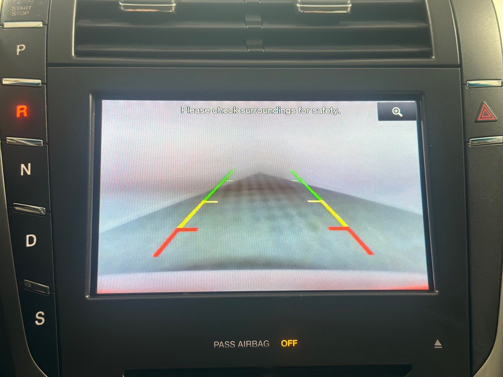 2013 Lincoln MKZ Image 24
