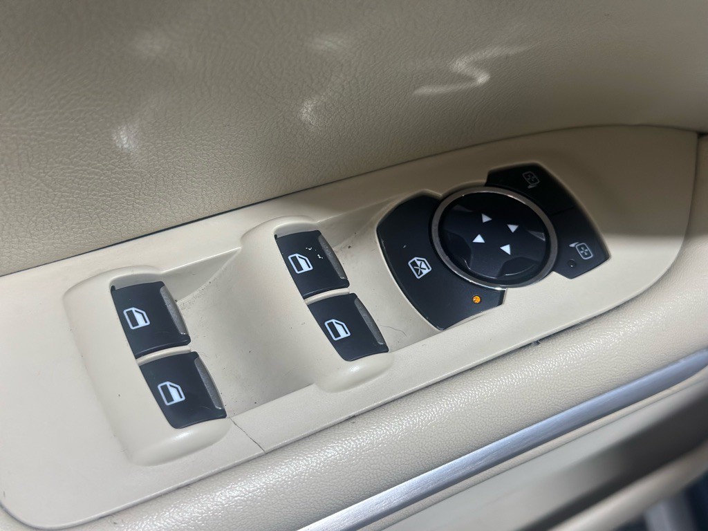 2013 Lincoln MKZ Image 38