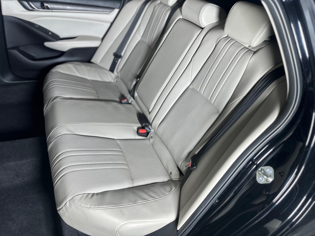 2018 Honda Accord Image 32
