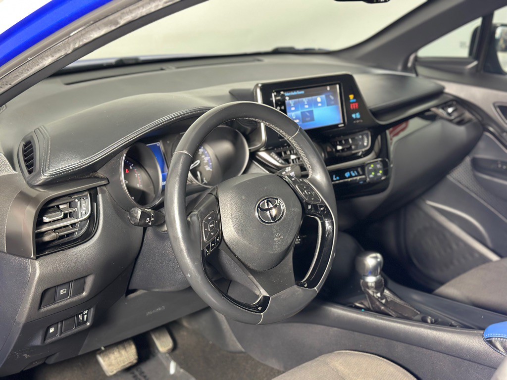 2018 Toyota C-HR Image 28