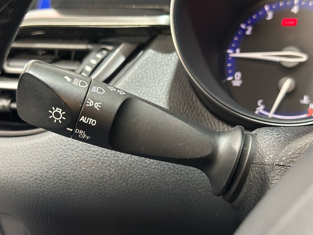 2018 Toyota C-HR Image 34